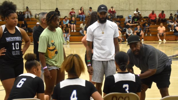 Westchester girls basketball Comets